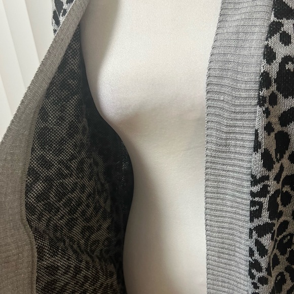 Nine West Leopard Cardigan SIZE M. - Picture 9 of 14